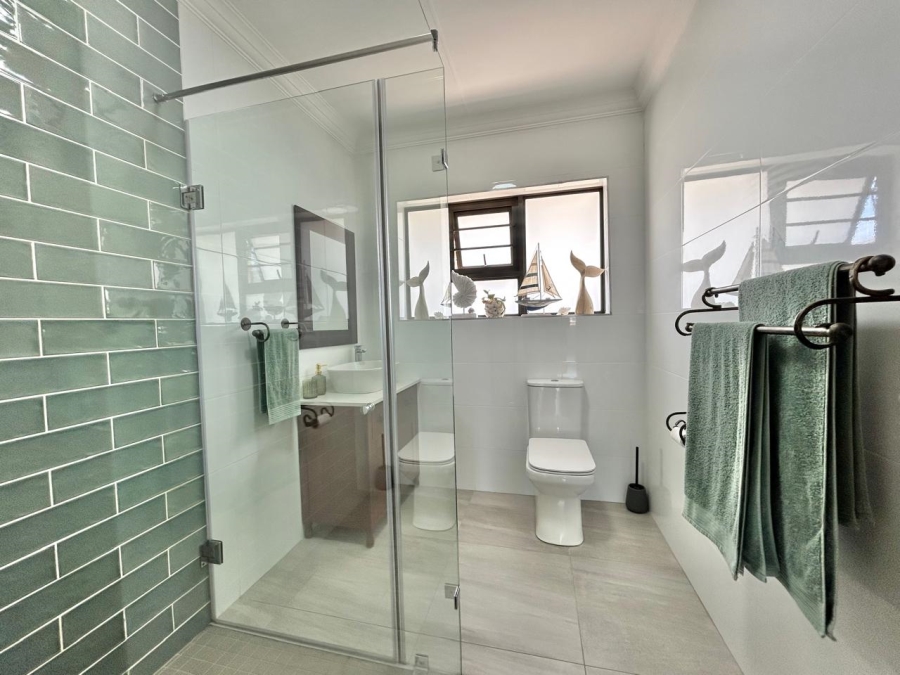 4 Bedroom Property for Sale in Wavecrest Eastern Cape